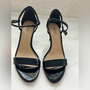 Michael Kors women’s Simone black glossy patent ankle strap sandal size 7 1/2.